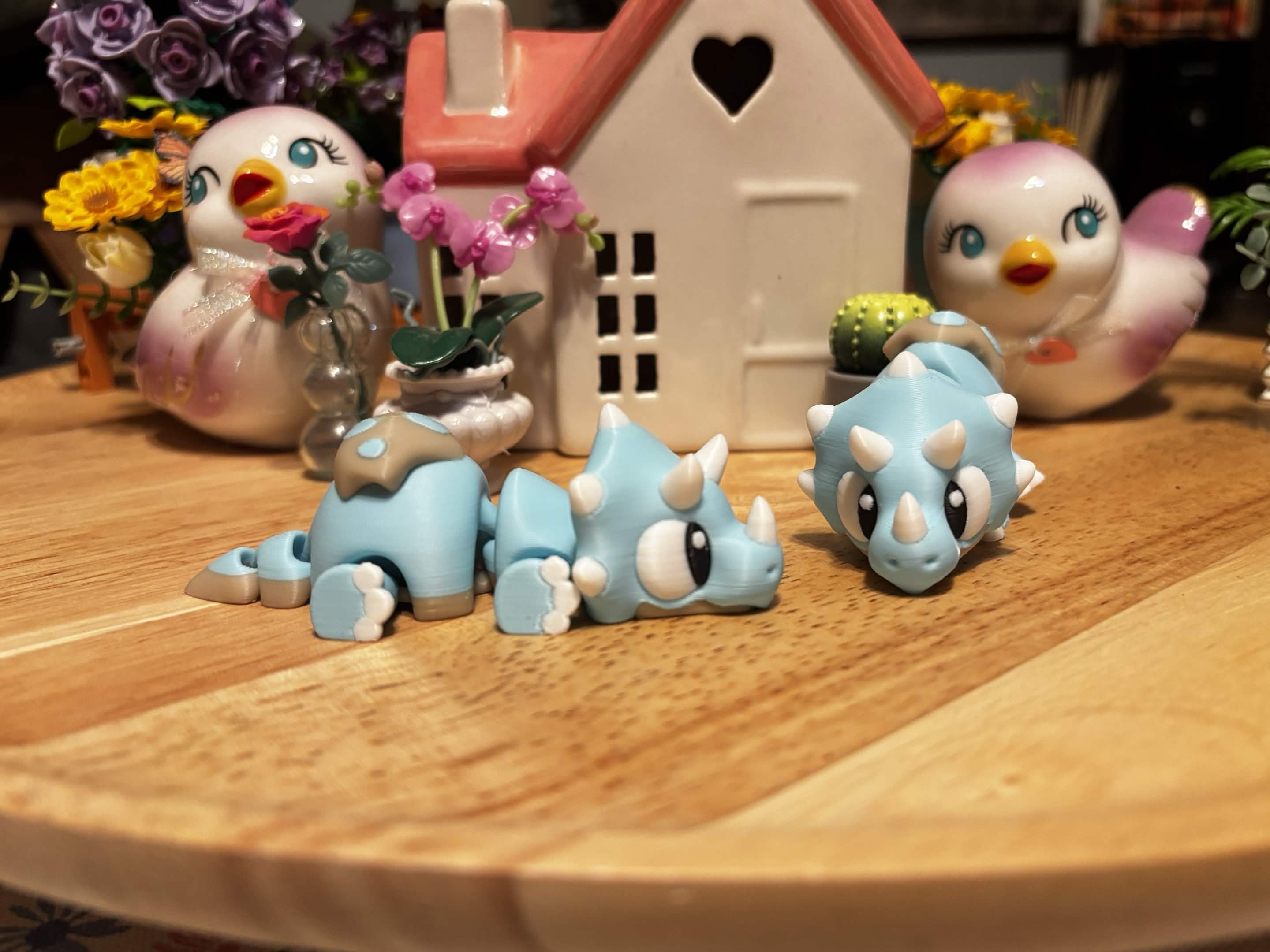 Articulating Triceratops Desk Pet – Poseable Mini Dinosaur Companion